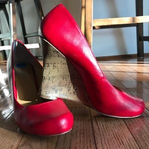 Nine West red rounded toe wedges